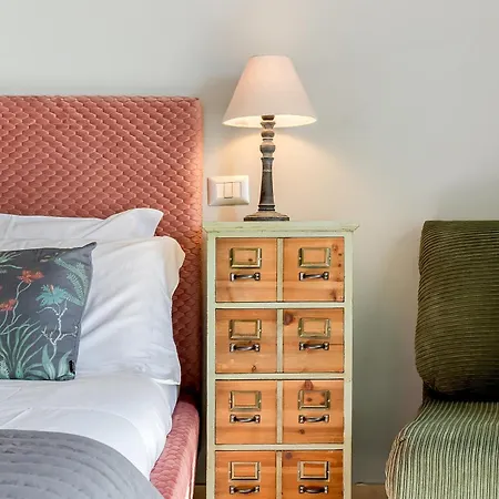 アパート & ローマ