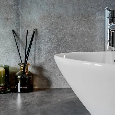 アパート & ローマ