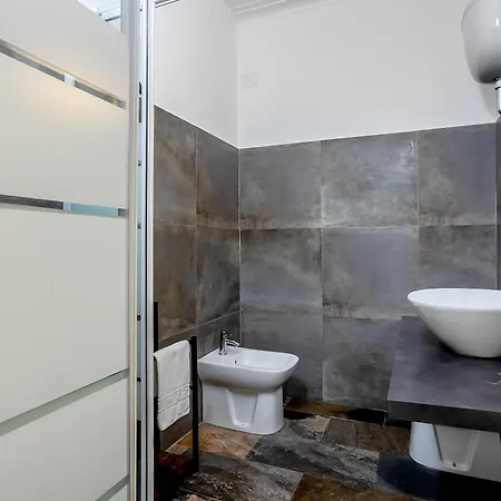 & アパート ローマ