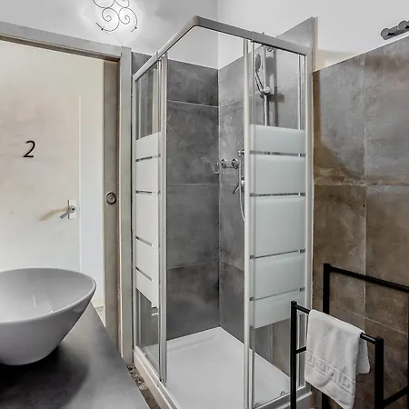 アパート & ローマ