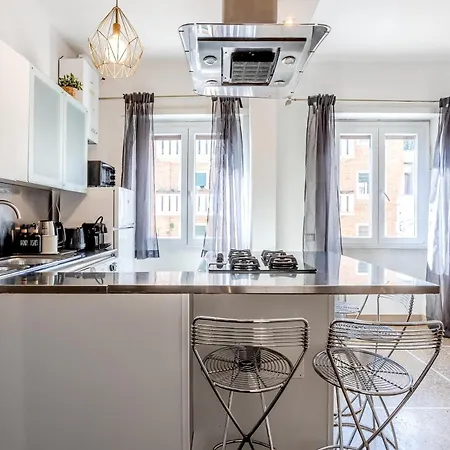 アパート & ローマ